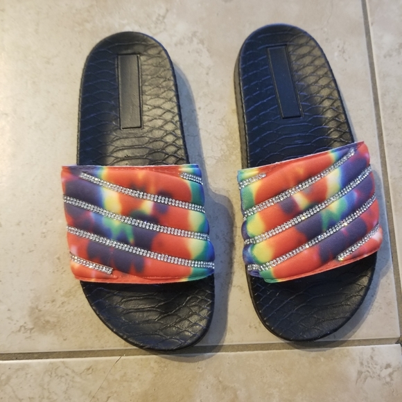 Slippers - Picture 3 of 4